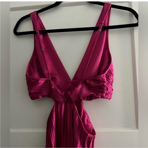 The A&F Giselle Pleated Cutout Maxi Dress Pink - Picture 3 of 13